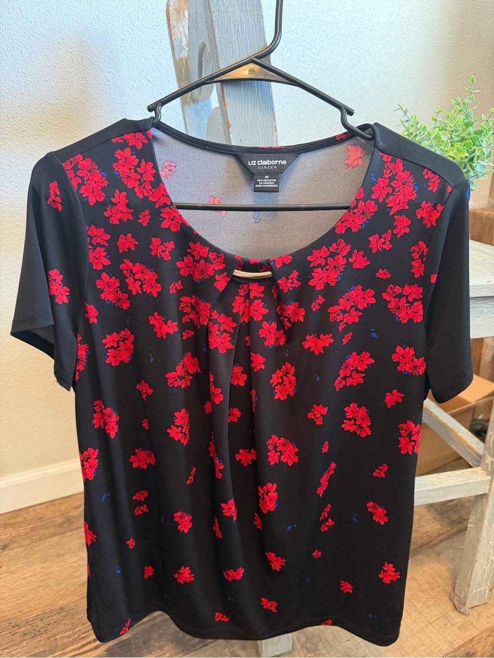 Liz Claiborne Black Short-Sleeve Top with Red Floral Print